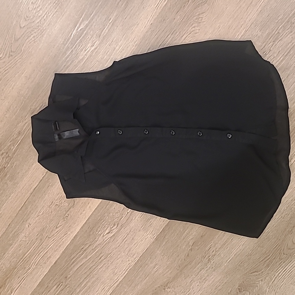 Petticoat Alley Black Sleeveless Blouse.